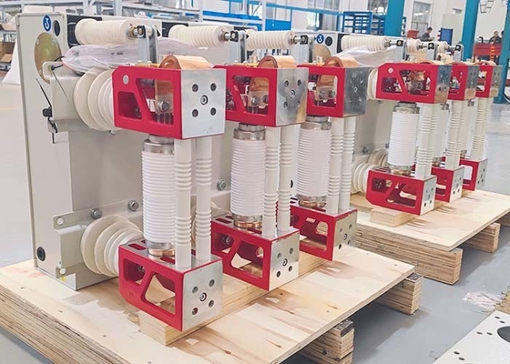 50KA Yüksek Gerilim Vakumlu Devre Kesici Üç Fazlı AC 50HZ 12KV 4000A'ya Kadar